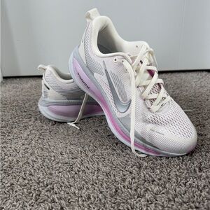 Nike Women's Zoom Vomero 18, Sail/Doll, 7.5